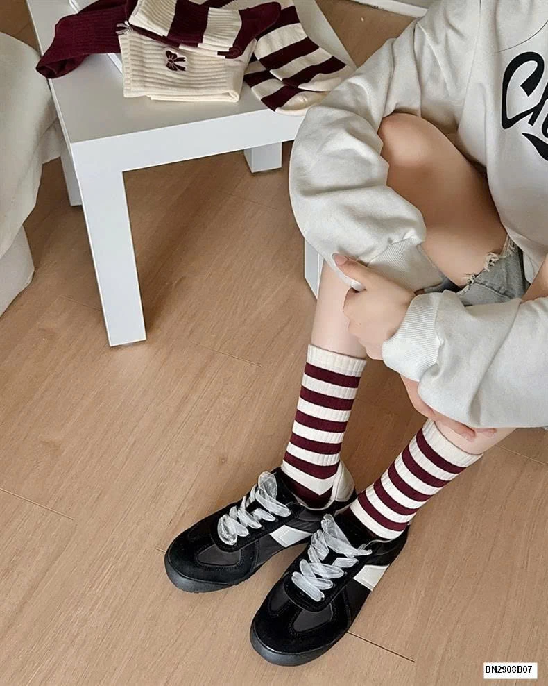 SET 5 ĐÔI TẤT CAO CỔ