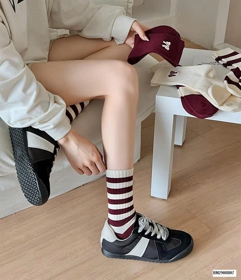 SET 5 ĐÔI TẤT CAO CỔ