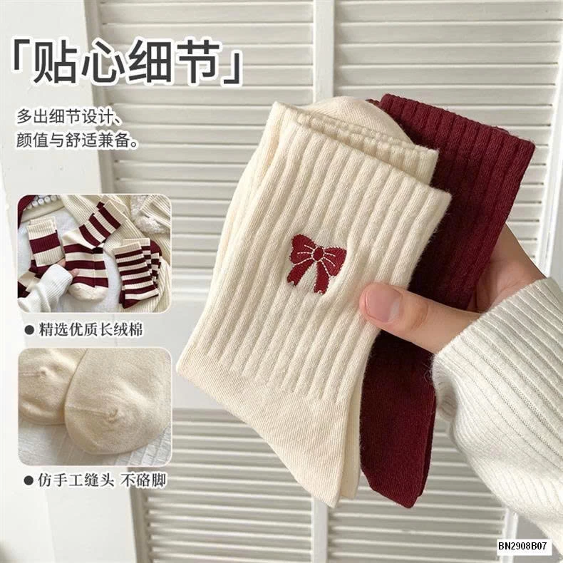 SET 5 ĐÔI TẤT CAO CỔ