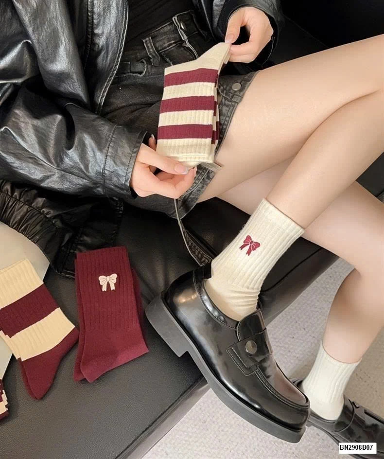 SET 5 ĐÔI TẤT CAO CỔ