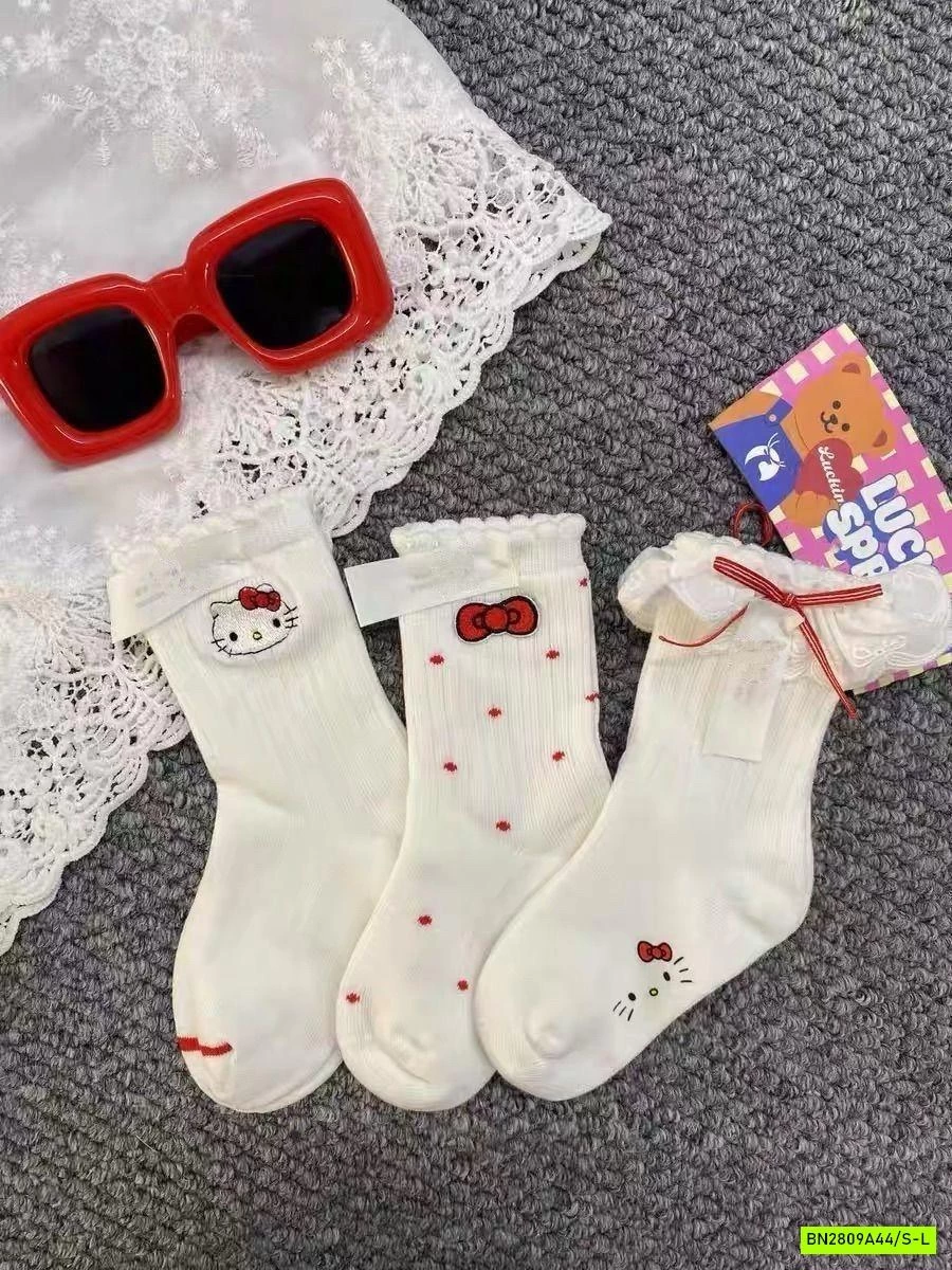 SÉT 3 ĐÔI TẤT TRẮNG KITTY DỄ THƯƠNG