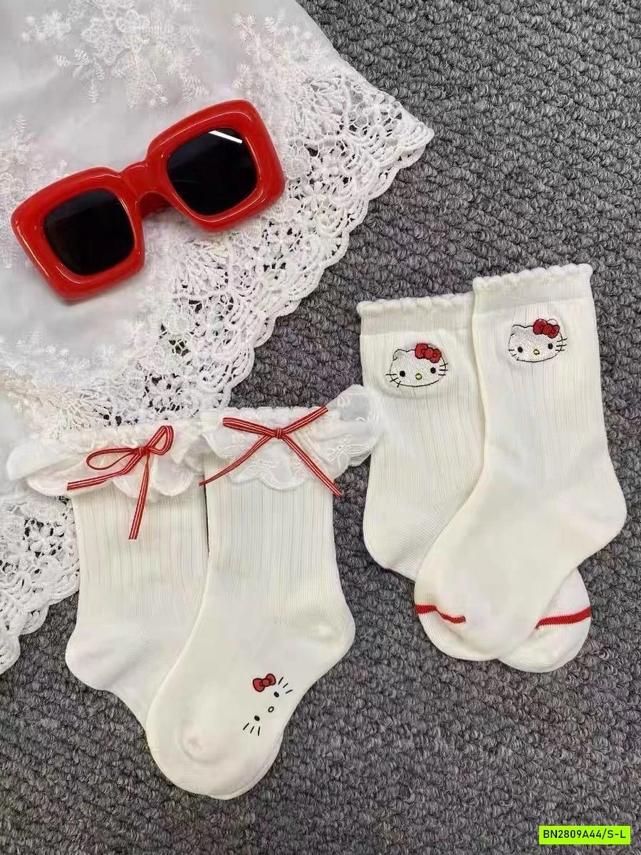 SÉT 3 ĐÔI TẤT TRẮNG KITTY DỄ THƯƠNG