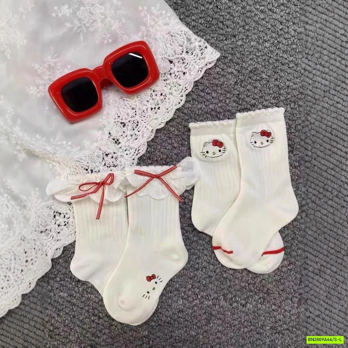 SÉT 3 ĐÔI TẤT TRẮNG KITTY DỄ THƯƠNG