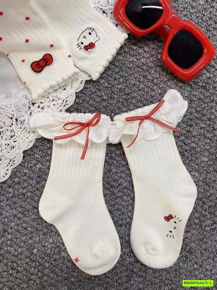 SÉT 3 ĐÔI TẤT TRẮNG KITTY DỄ THƯƠNG