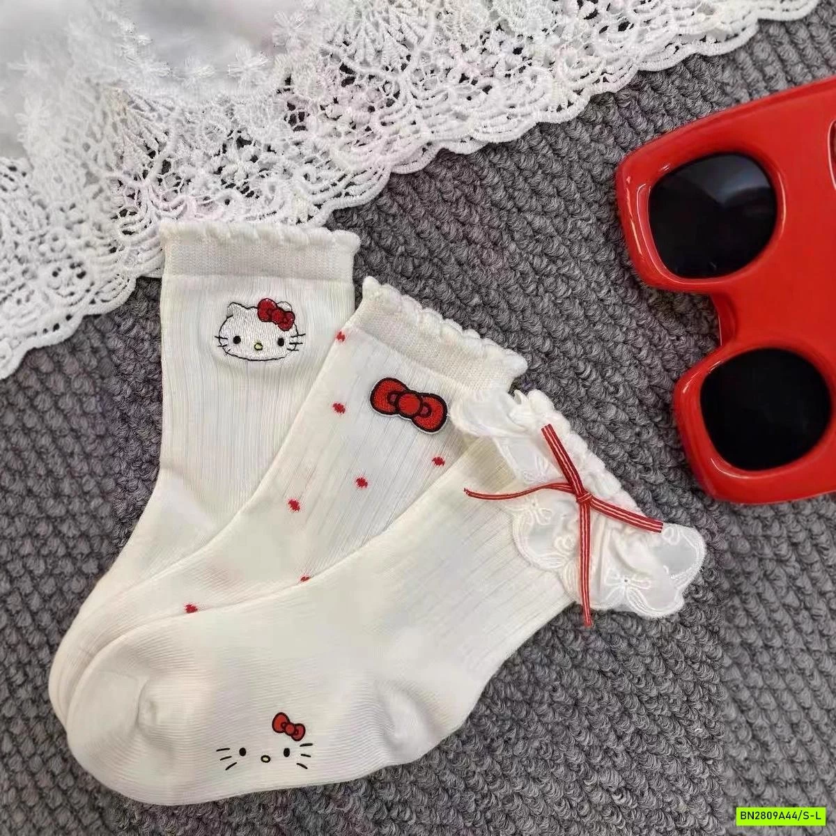 SÉT 3 ĐÔI TẤT TRẮNG KITTY DỄ THƯƠNG