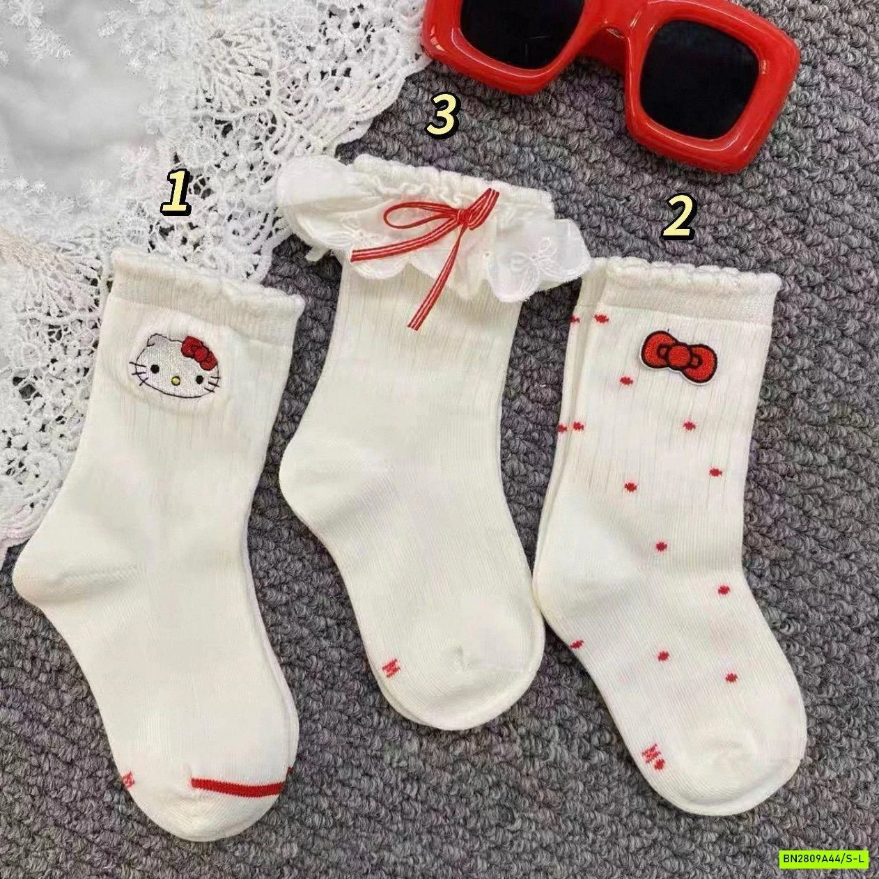 SÉT 3 ĐÔI TẤT TRẮNG KITTY DỄ THƯƠNG