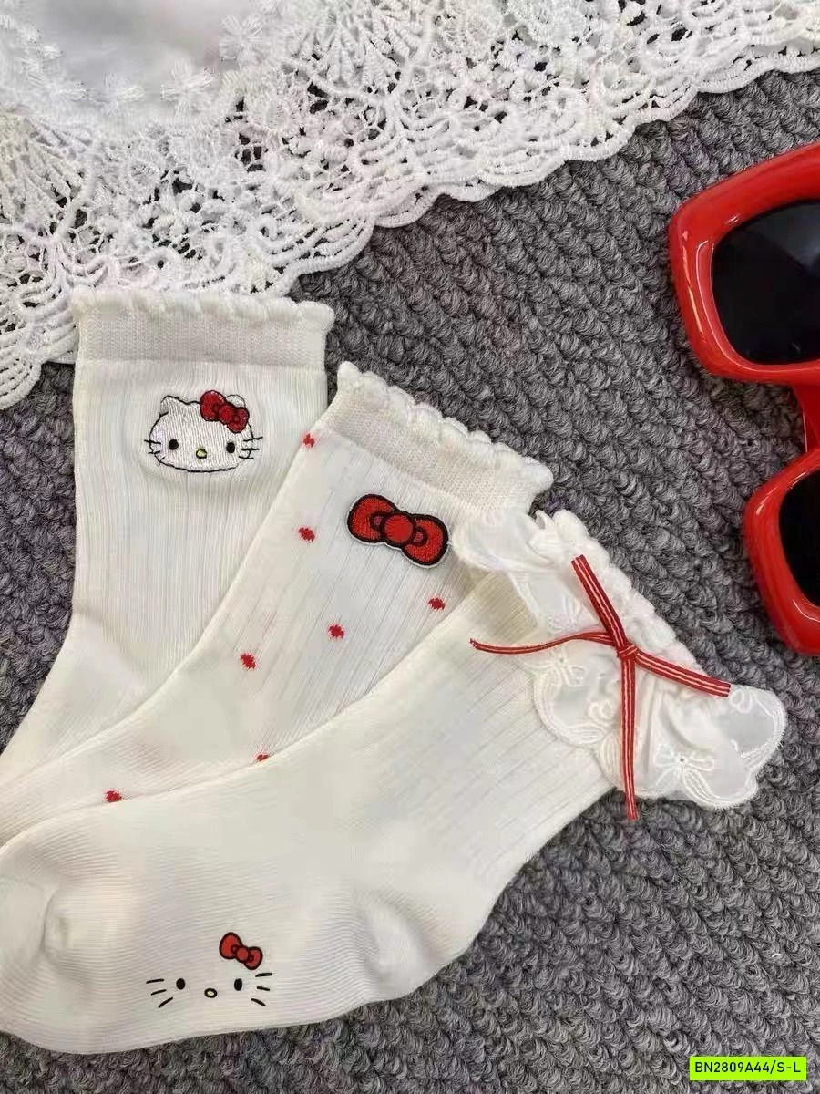 SÉT 3 ĐÔI TẤT TRẮNG KITTY DỄ THƯƠNG