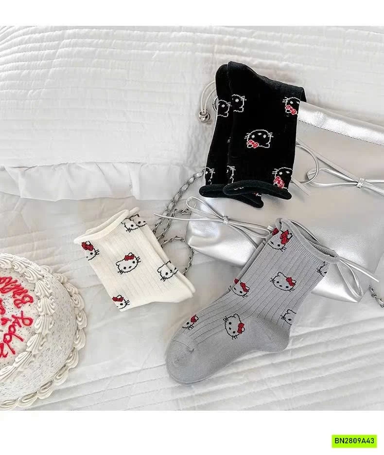 SÉT 3 ĐÔI TẤT KITTY