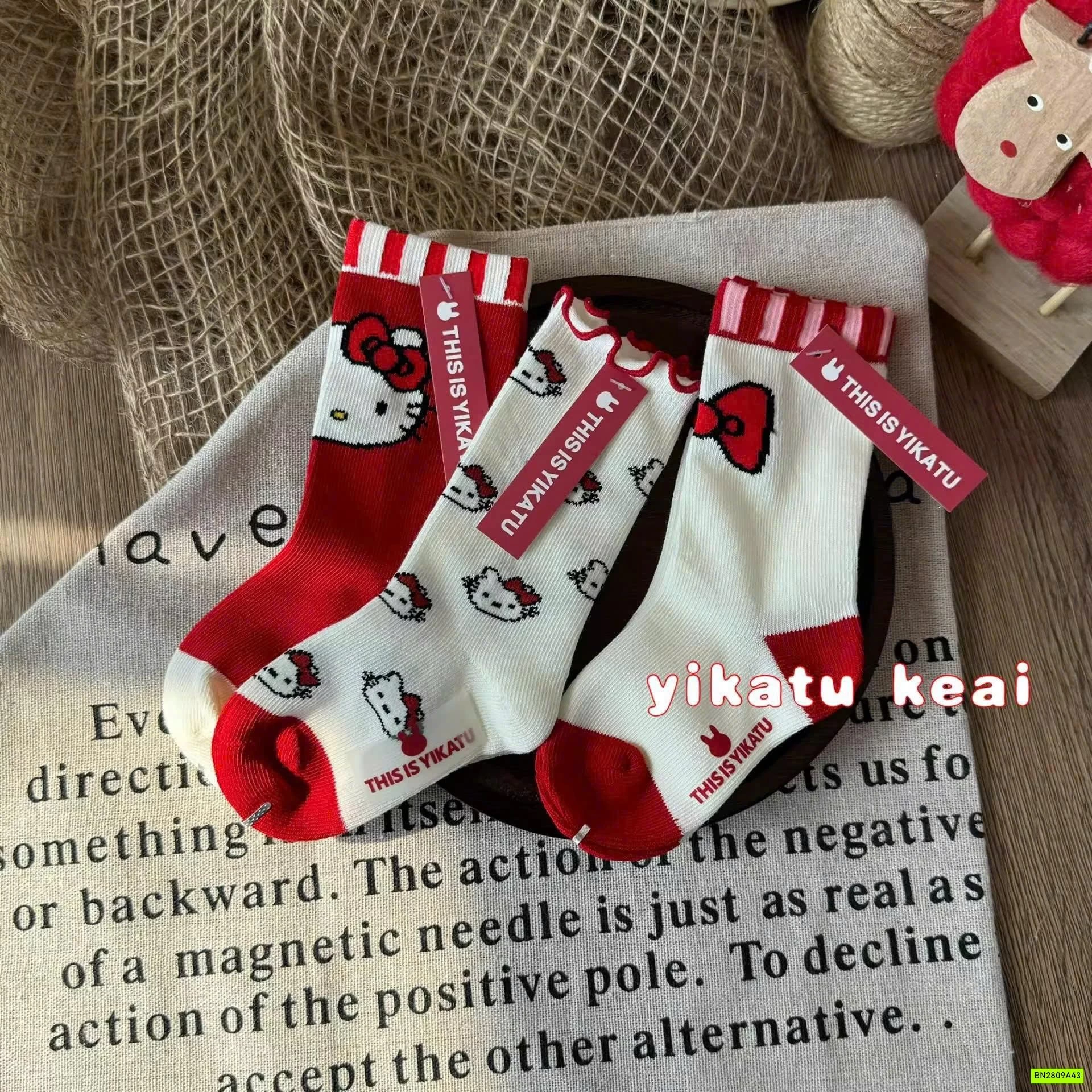 SÉT 3 ĐÔI TẤT KITTY