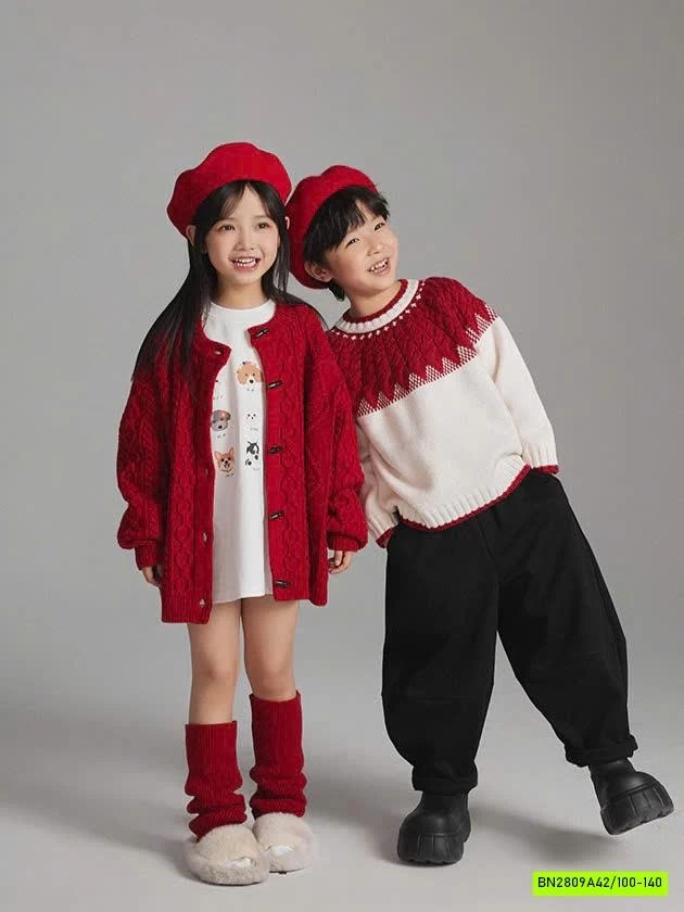 COUPLE LEN ĐỎ DIỆN TẾT