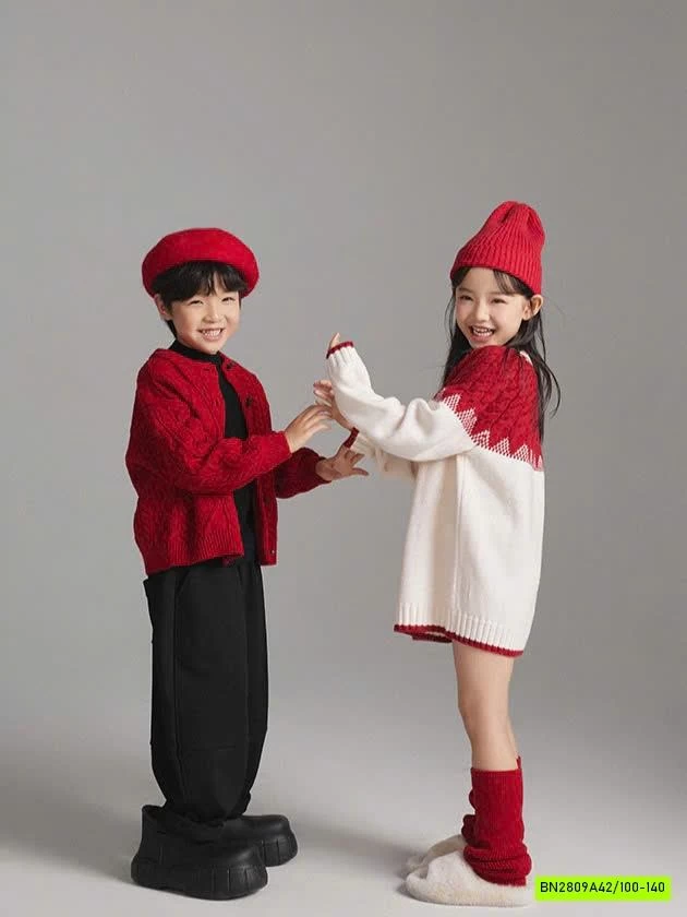 COUPLE LEN ĐỎ DIỆN TẾT