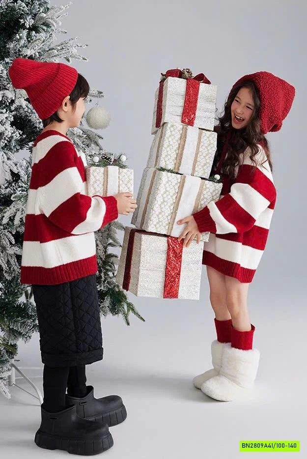 COUPLE LEN ĐỎ KẺ NGANG