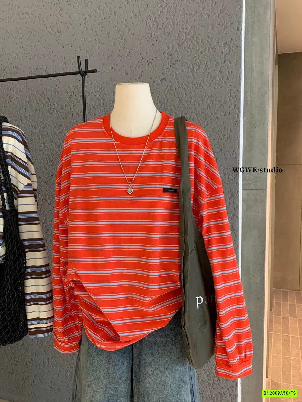 ÁO THUN KẺ OVERSIZE WGWE7314