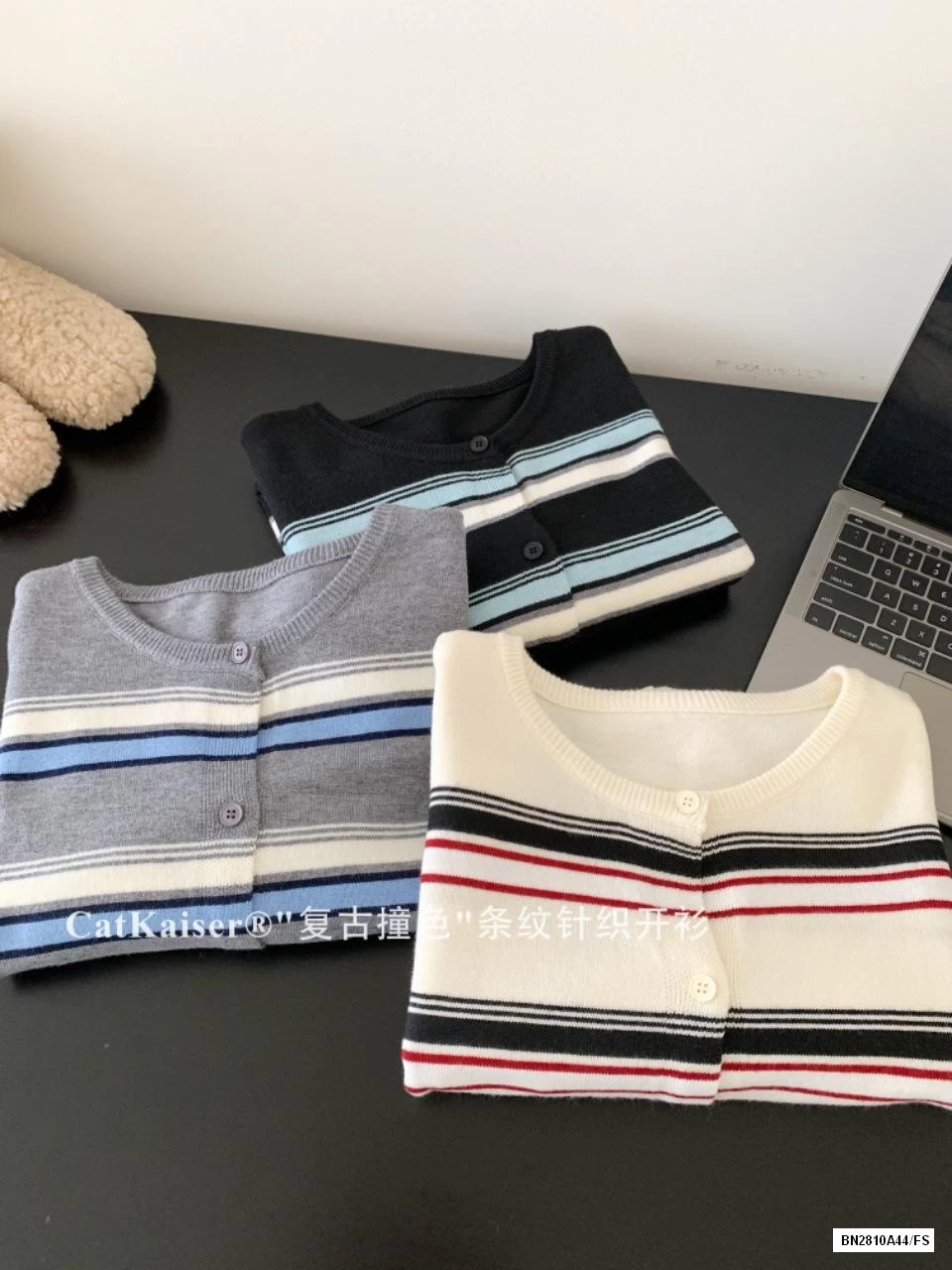 CARDIGAN KẺ CATKAISER