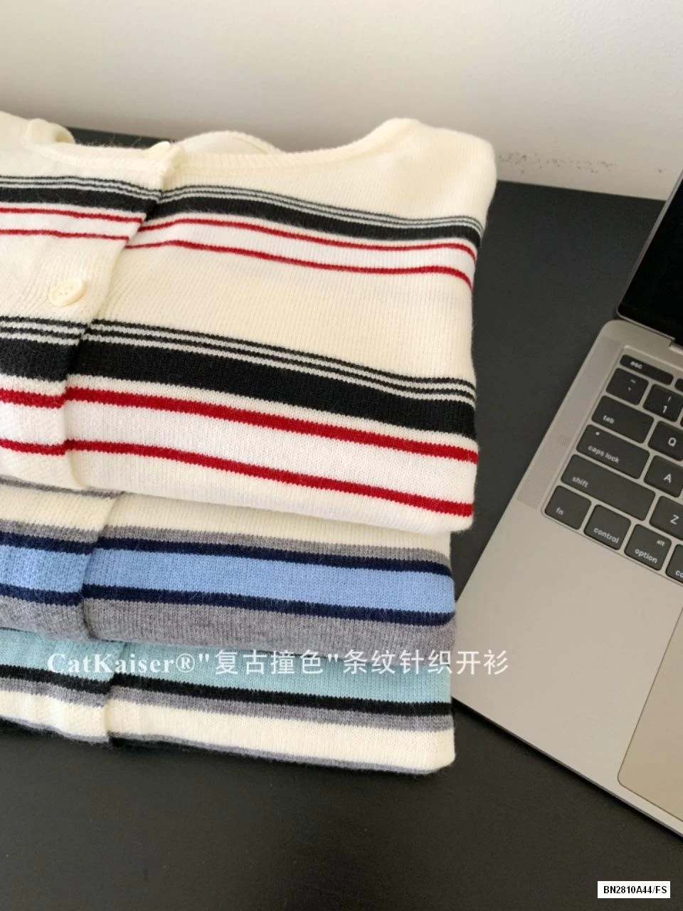 CARDIGAN KẺ CATKAISER