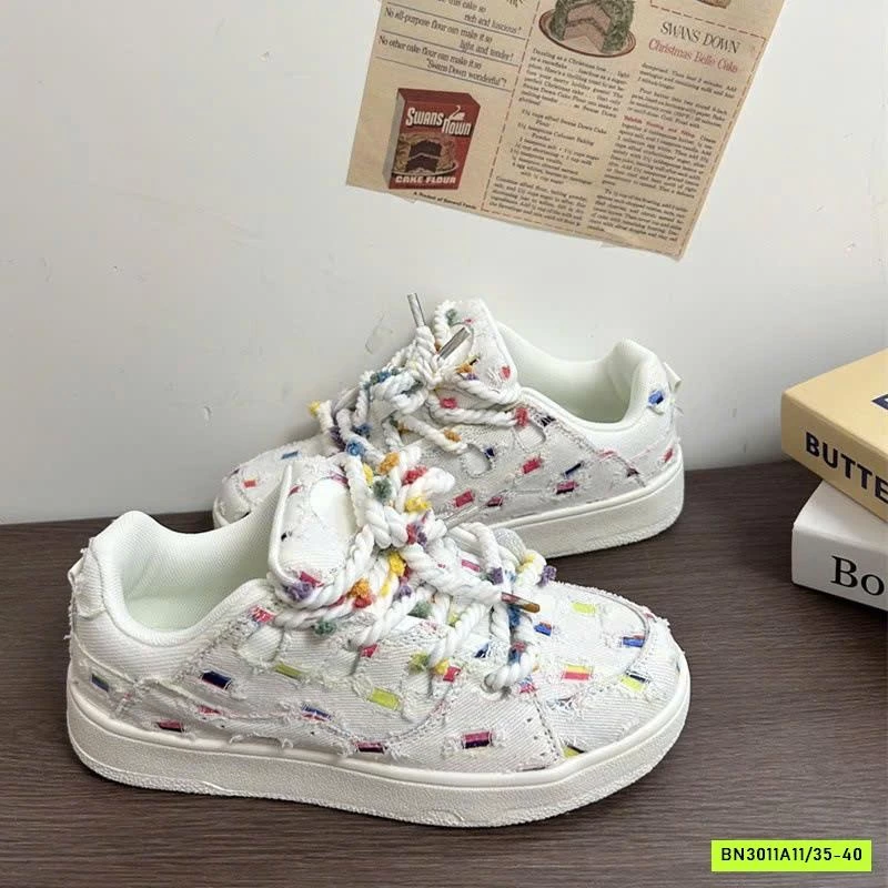 GIÀY THỂ THAO SẮC MÀU ĐẾ BÁNH MỲ