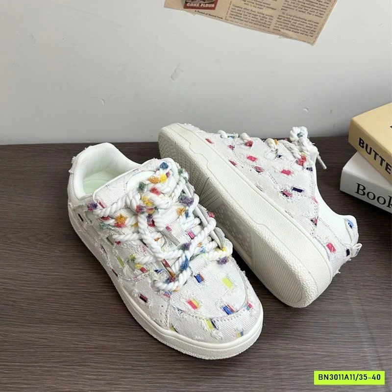 GIÀY THỂ THAO SẮC MÀU ĐẾ BÁNH MỲ