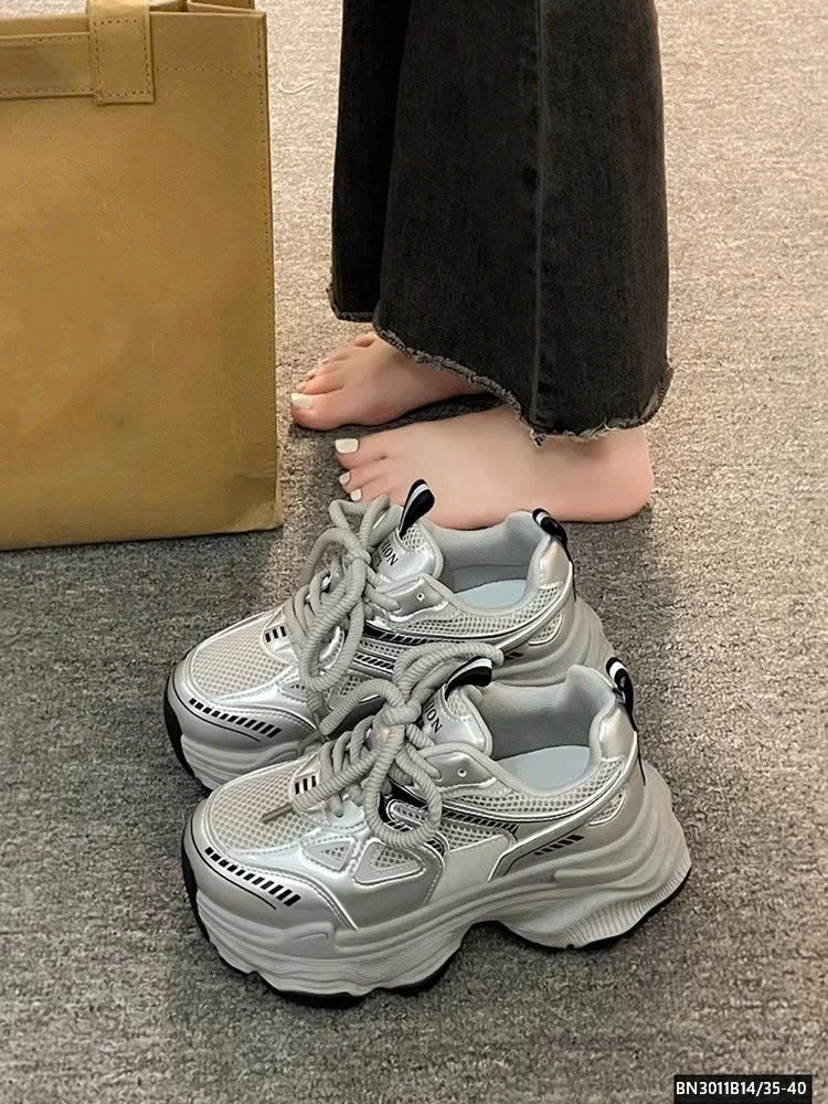 GIÀY THỂ THAO ĐỘN ĐẾ CÁ TÍNH