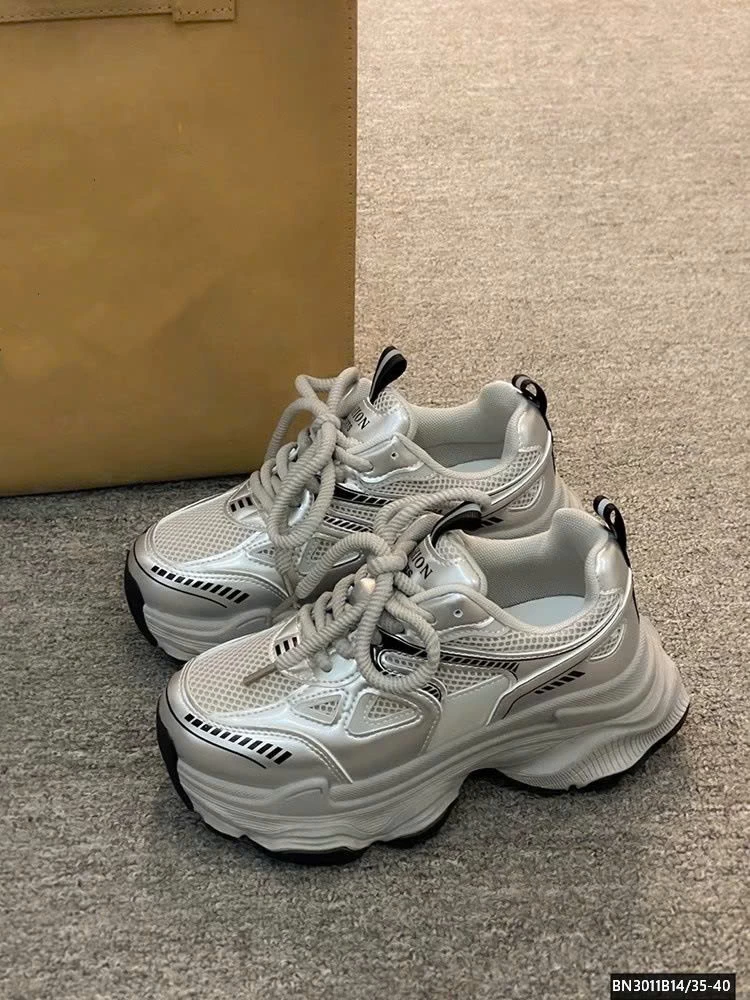 GIÀY THỂ THAO ĐỘN ĐẾ CÁ TÍNH