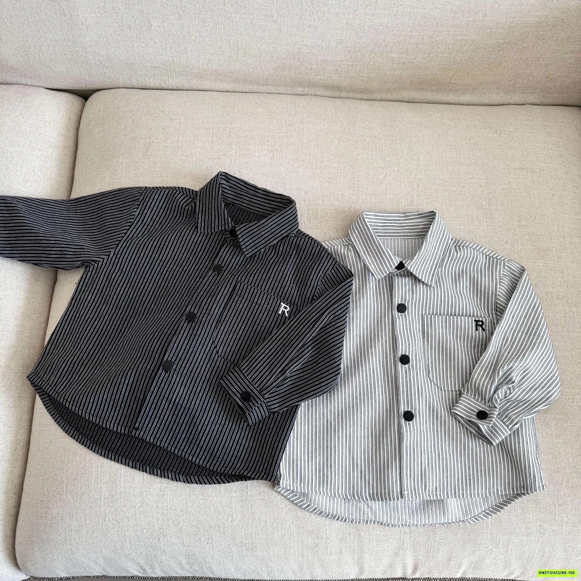 SƠ MI SỌC TÚI NGỰC THÊU LOGO