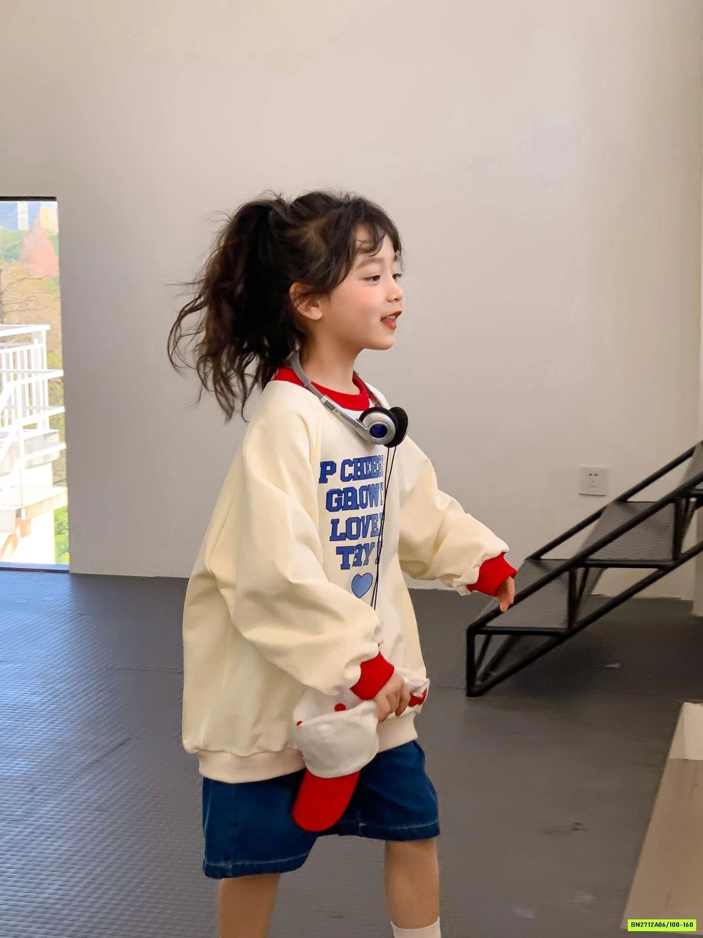 ÁO NỈ DA CÁ IN CHỮ VIỀN CỔ TCKIDS