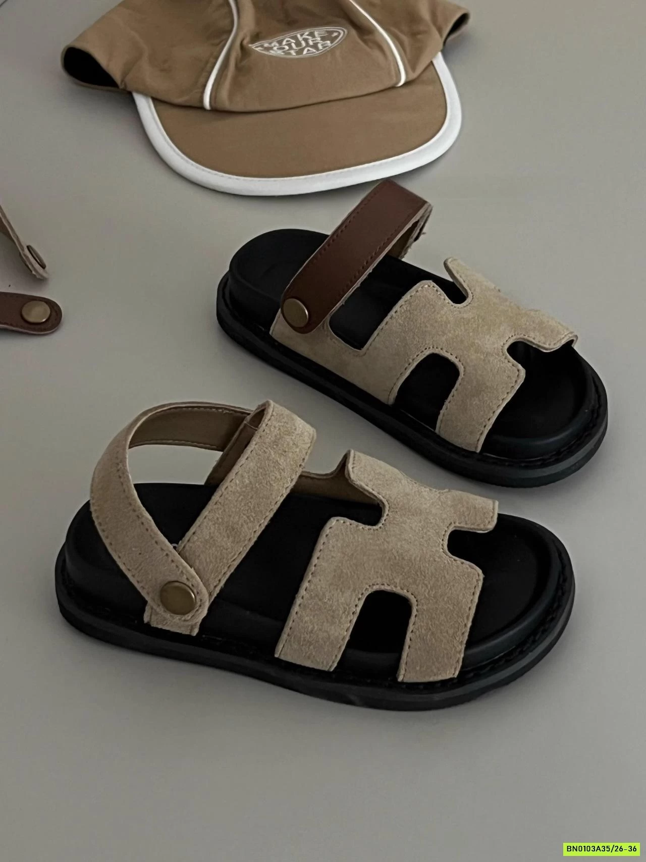 SANDAL QUAI DA NÂU CHỮ H
