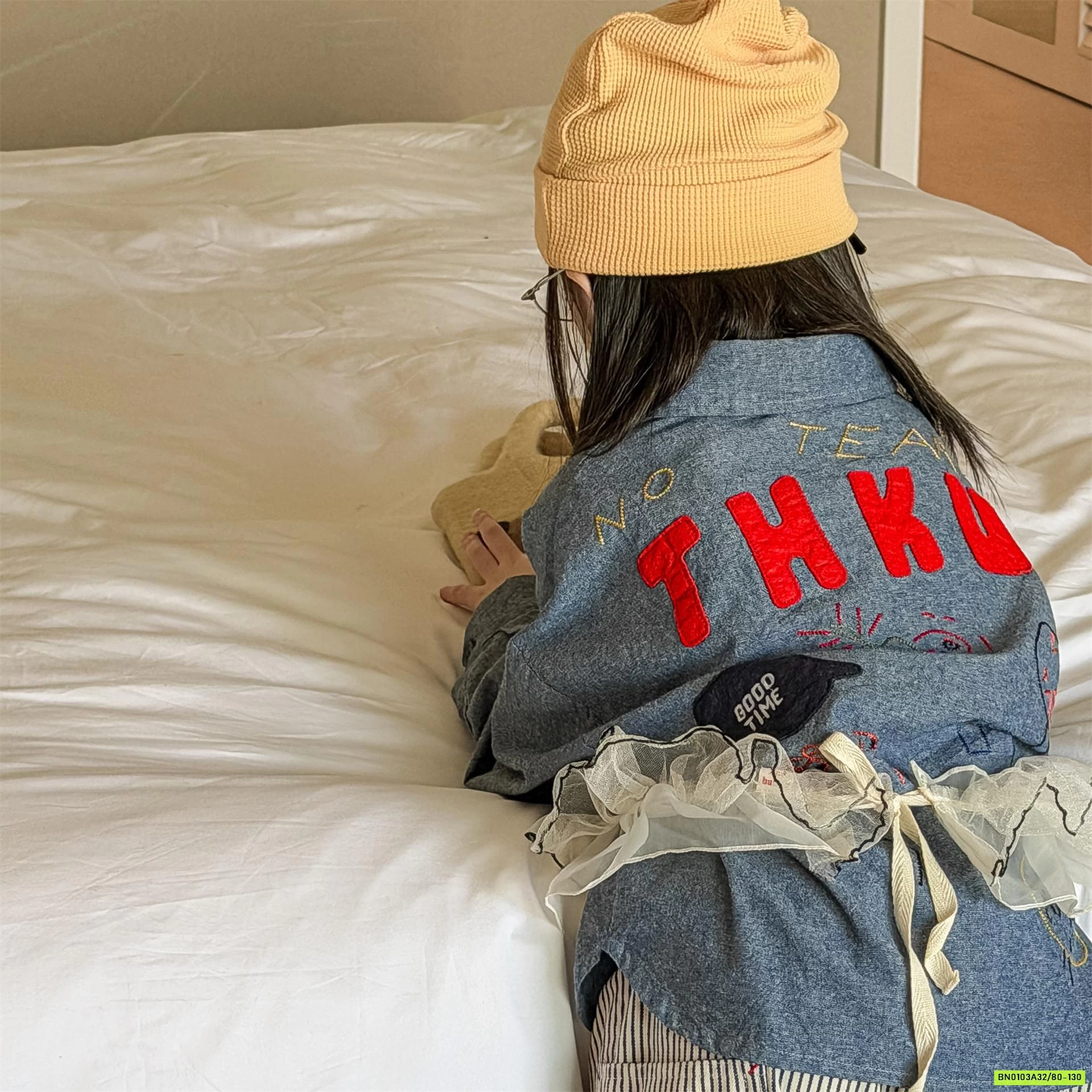 SƠ MI ĐUÔI TÔM THÊU CHỮ 7021 ADBABY