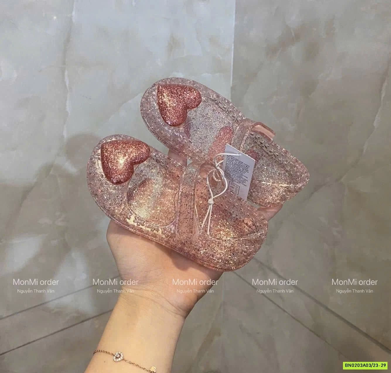 GIÀY THƠM TRÁI TIM HỒNG