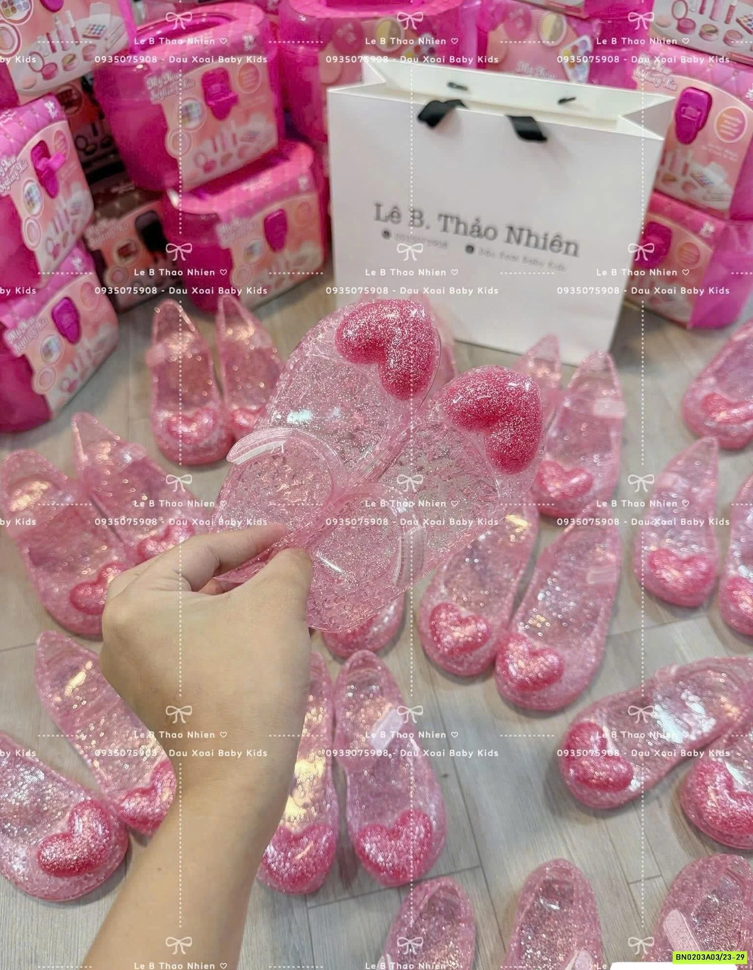 GIÀY THƠM TRÁI TIM HỒNG