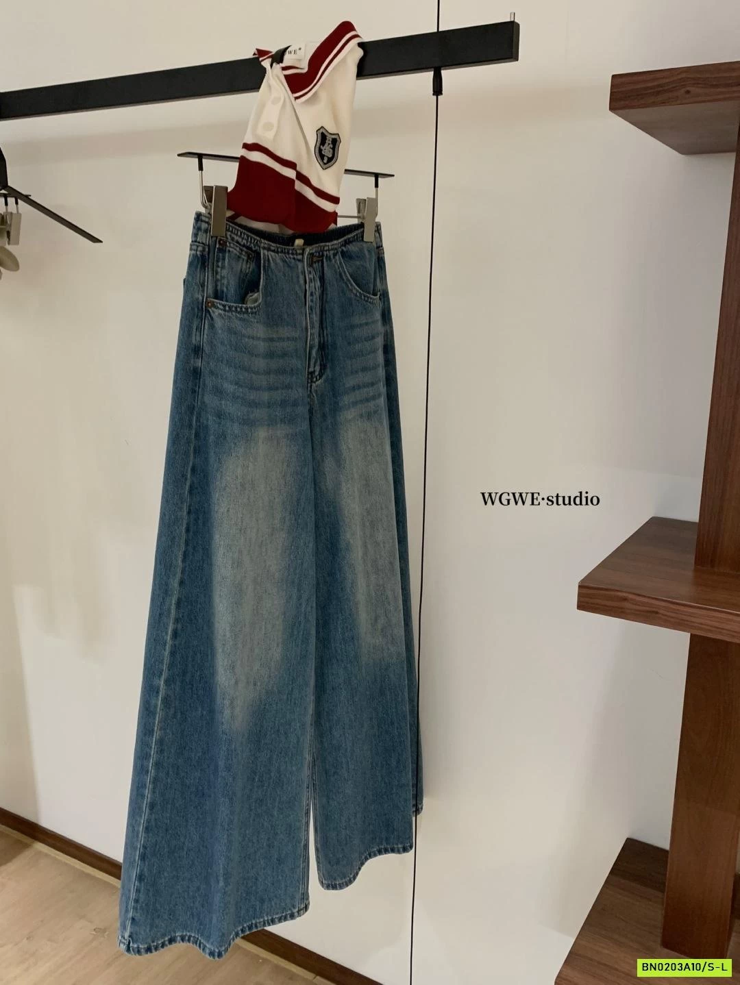 JEANS ỐNG RỘNG BẠC GỐI WGWE7137