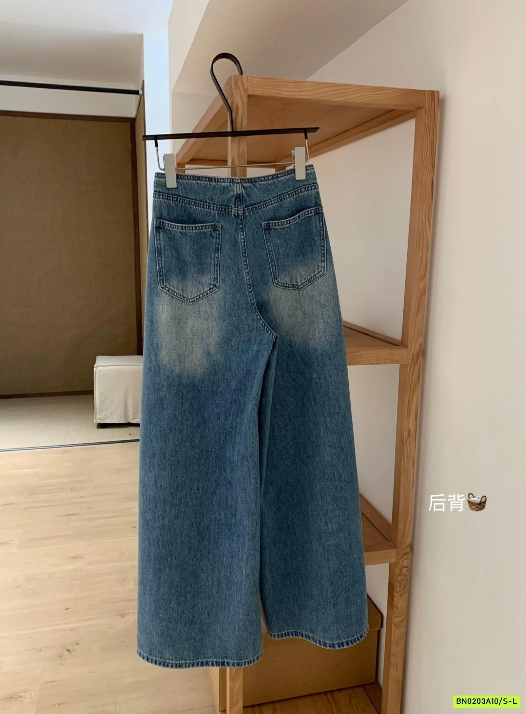 JEANS ỐNG RỘNG BẠC GỐI WGWE7137