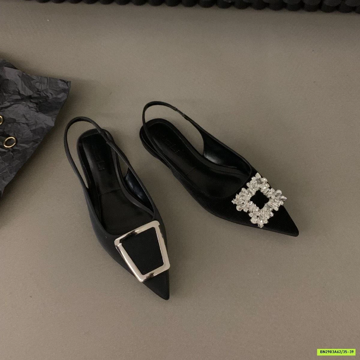 GIÀY BỆT MŨI NHỌN HỞ GÓT TONE ĐEN