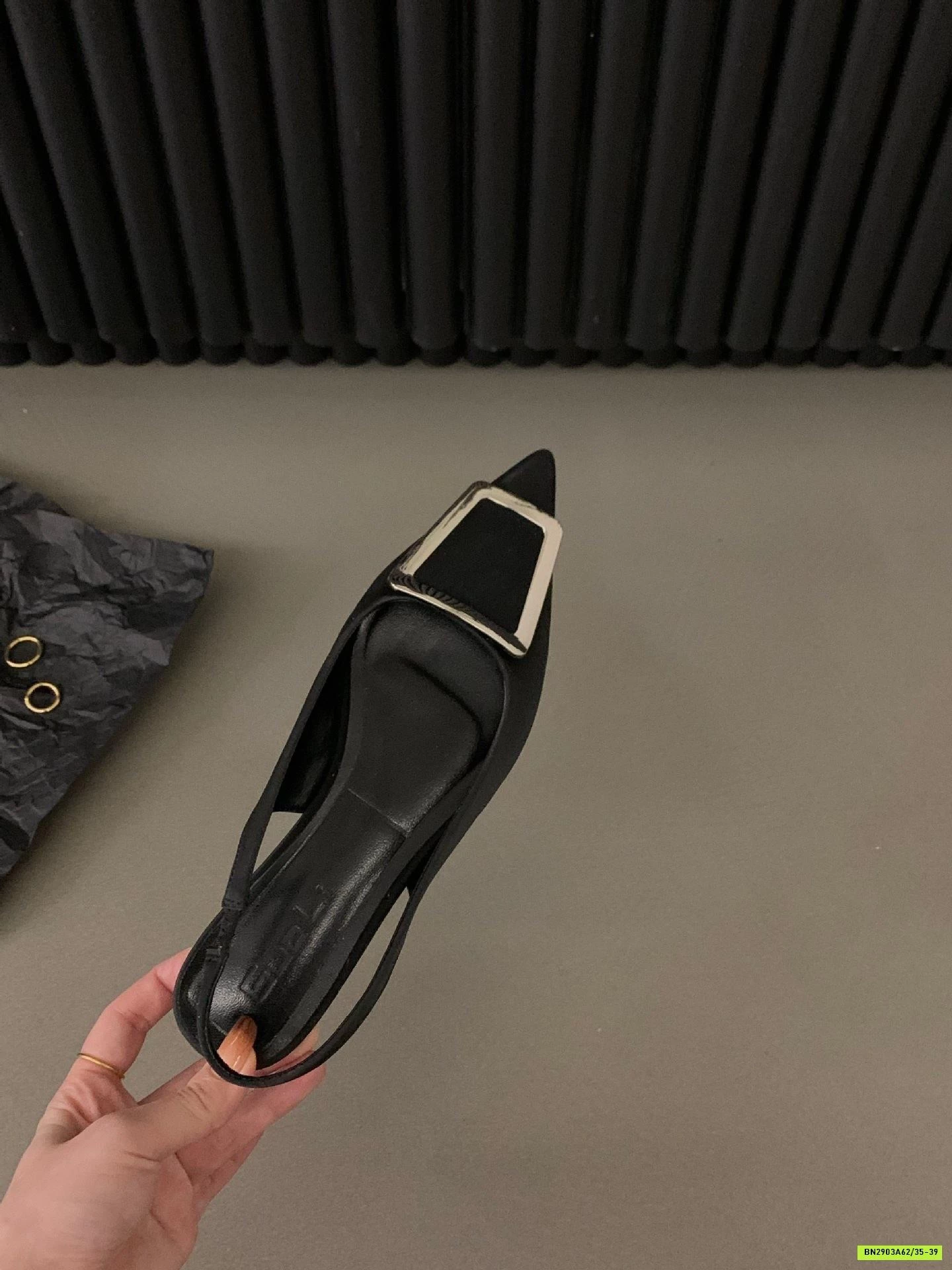 GIÀY BỆT MŨI NHỌN HỞ GÓT TONE ĐEN