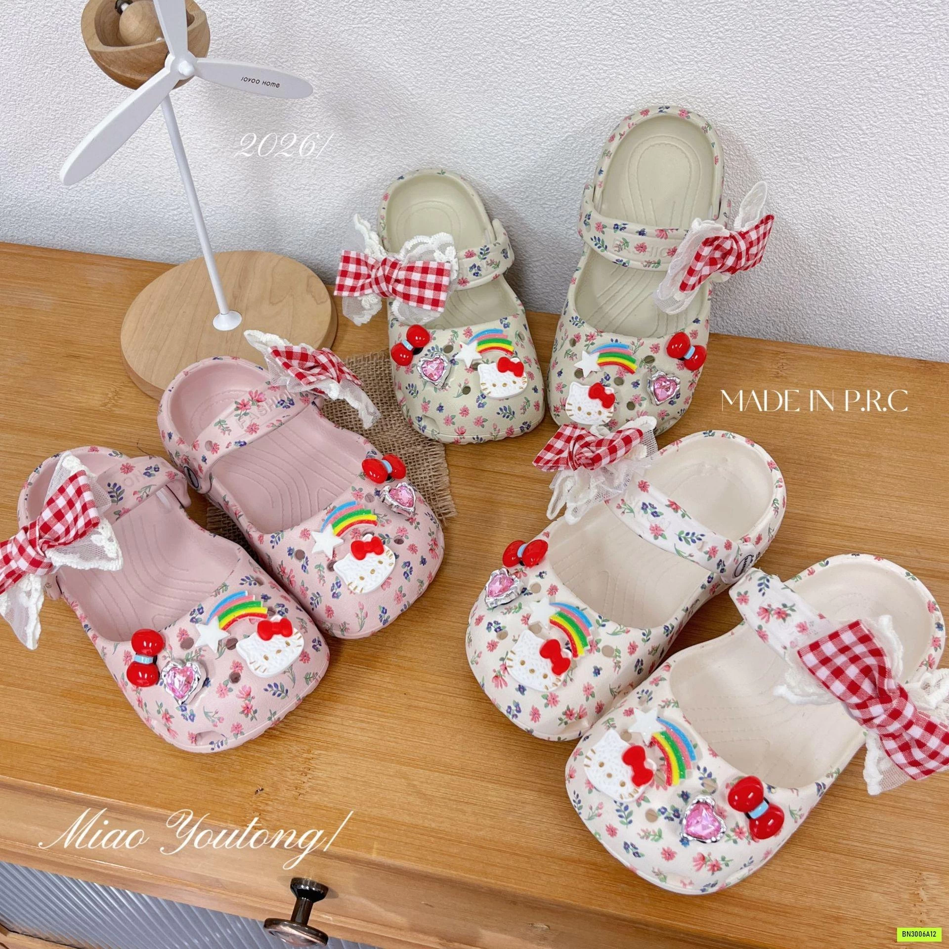 CROCS ĐẾ BỆT HOA NHÍ GẮN NƠ