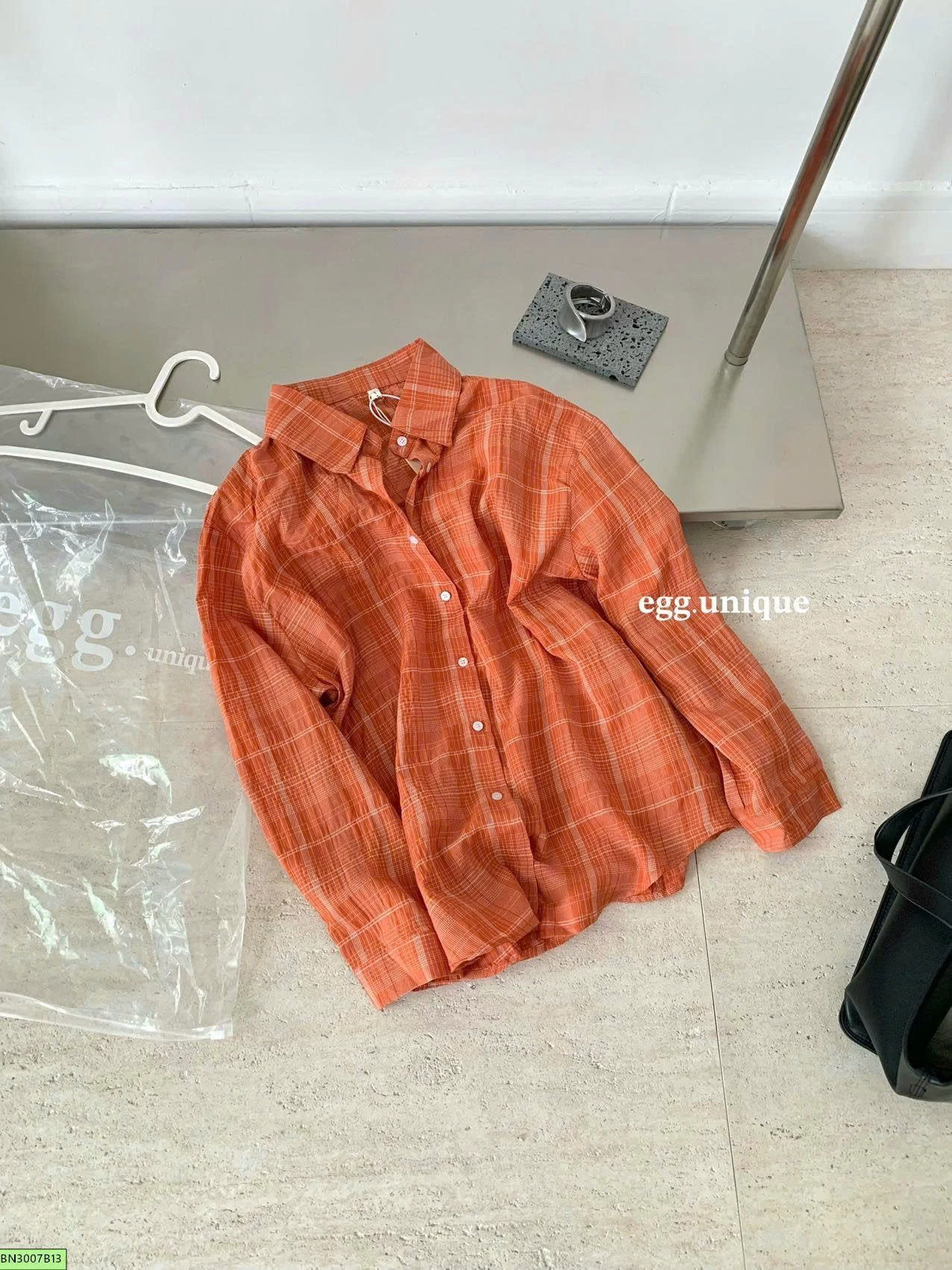ÁO SƠ MI MÀU CAM THỜI TRANG