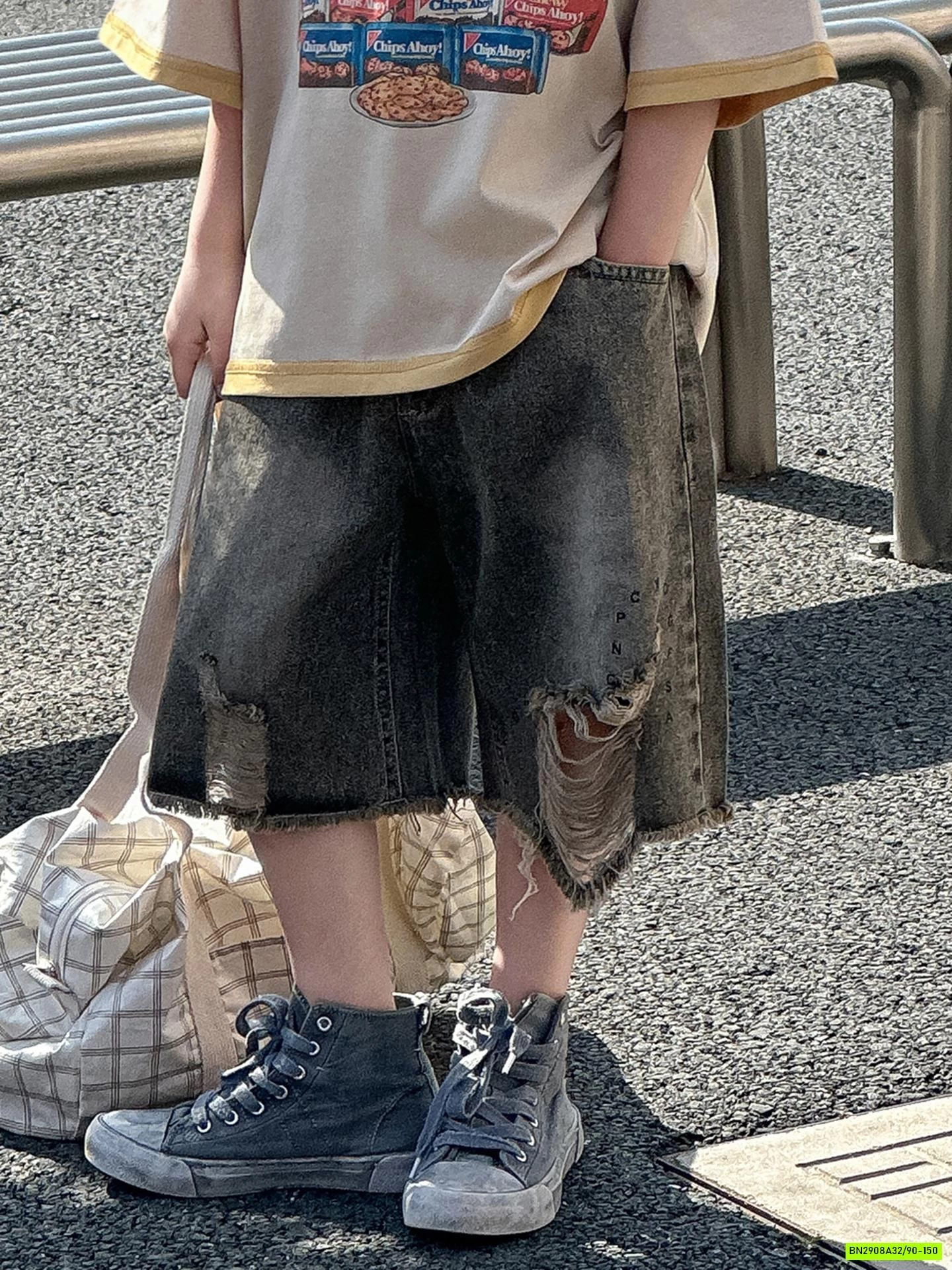 SHORT JEANS RÁCH GẤU BẠC MÀU