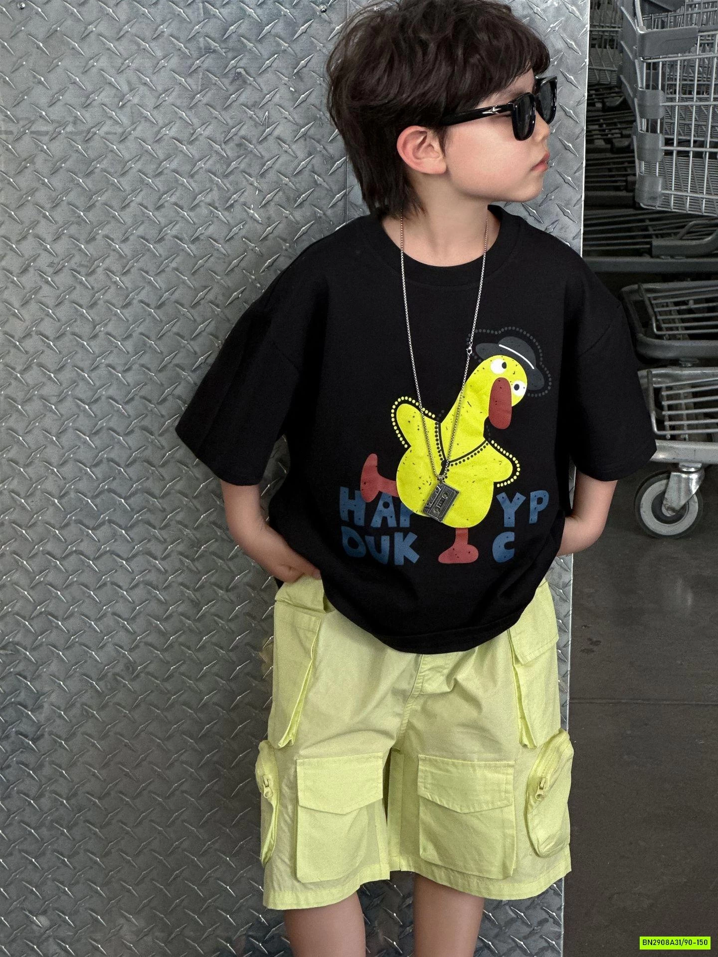 ÁO THUN ĐEN IN VỊT VÀNG