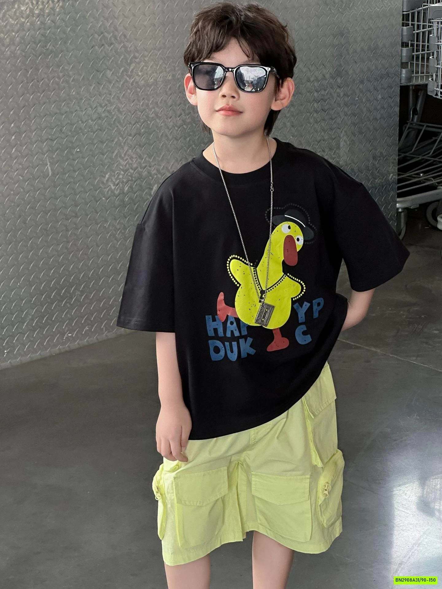 ÁO THUN ĐEN IN VỊT VÀNG