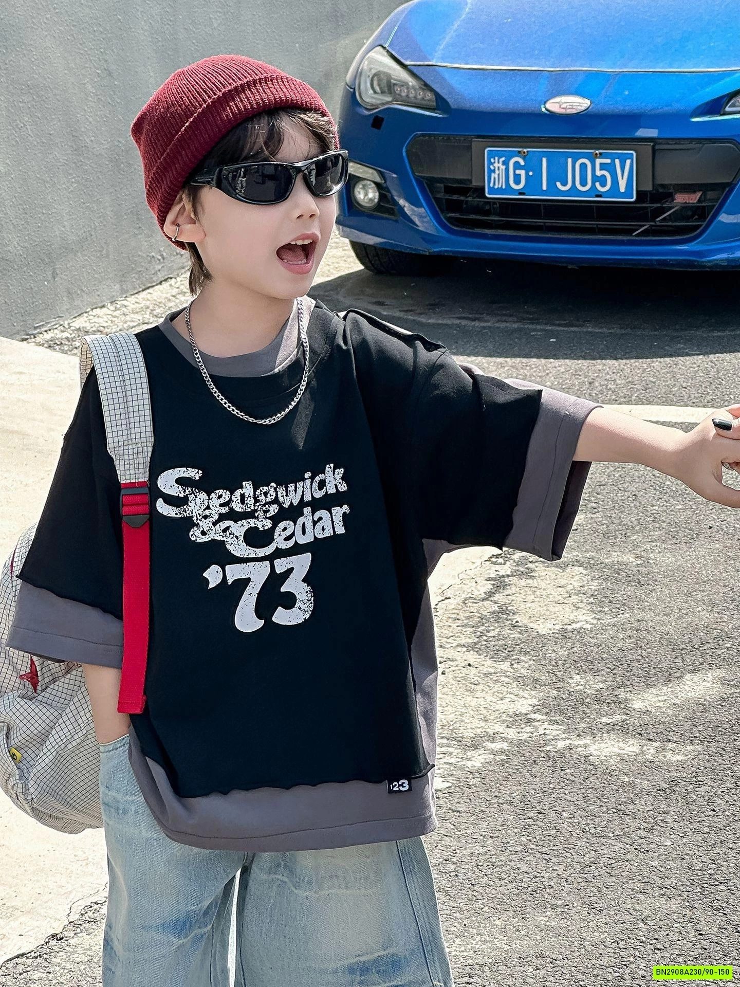 ÁO THUN ĐEN IN CHỮ BẠC MÀU MIX SHORT JEANS