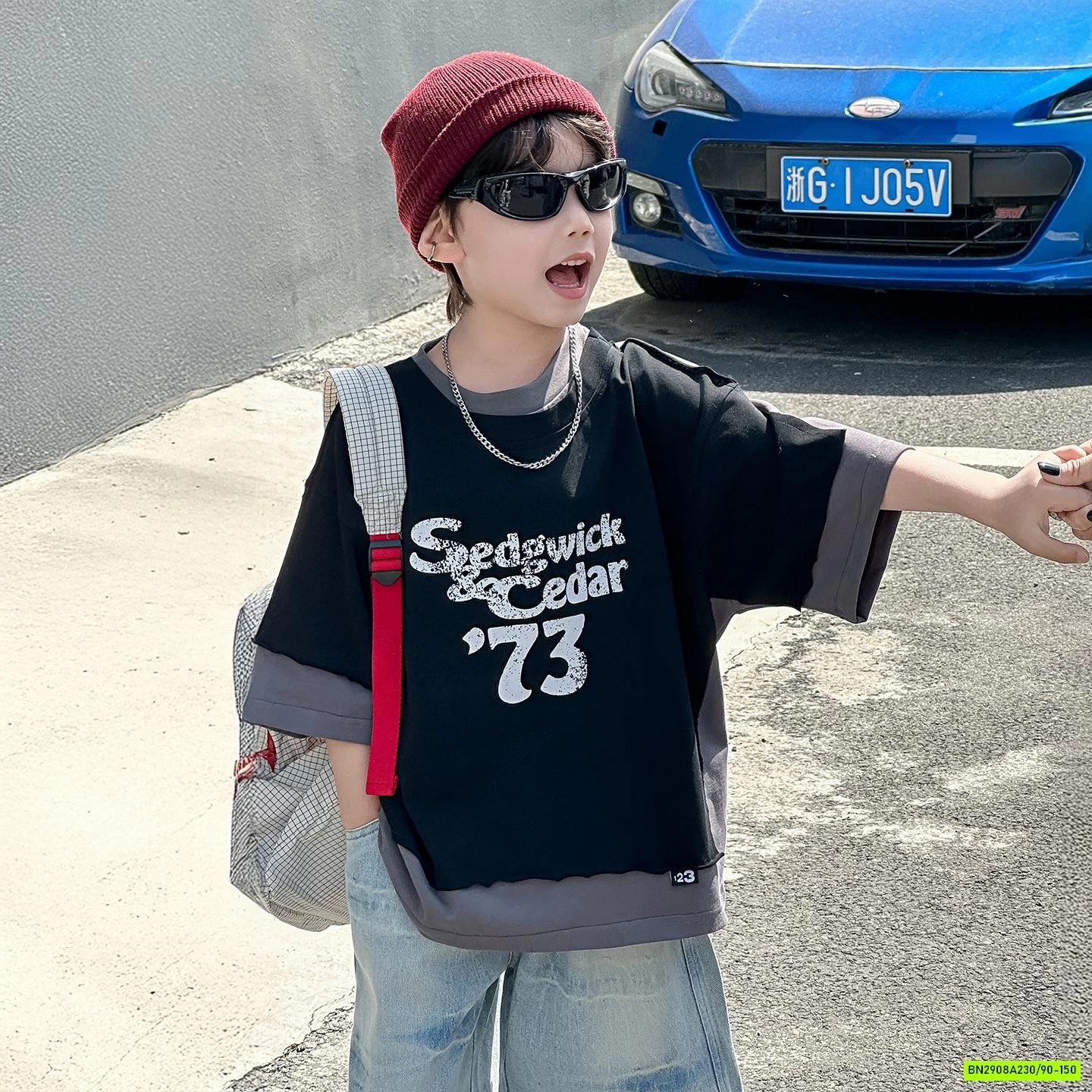 ÁO THUN ĐEN IN CHỮ BẠC MÀU MIX SHORT JEANS