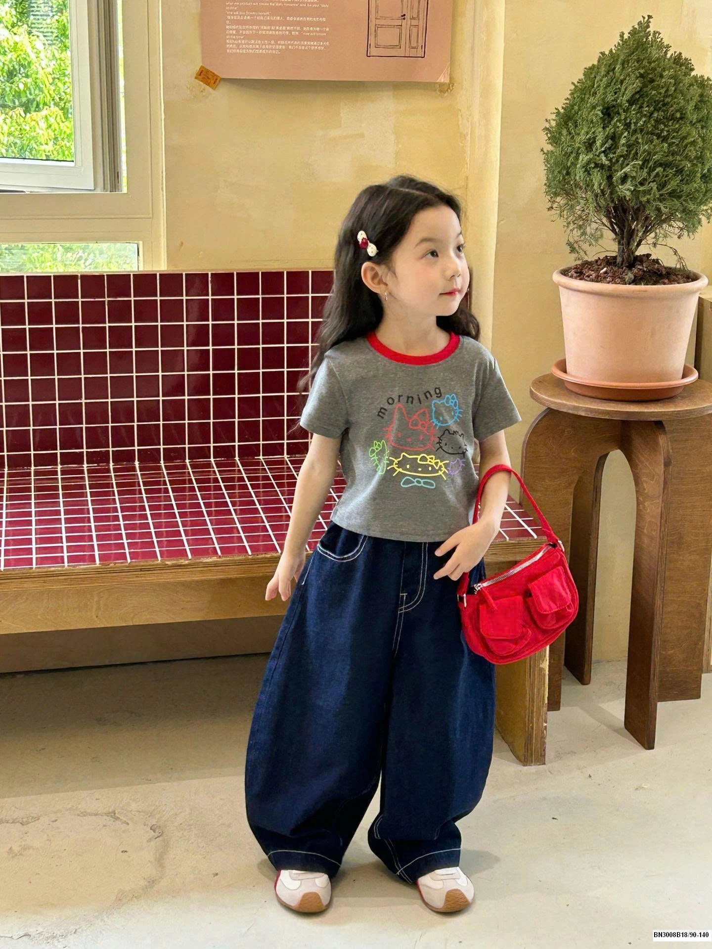 QUẦN JEAN CHỈ NỔI MIX ÁO THUN KITTY XÁM