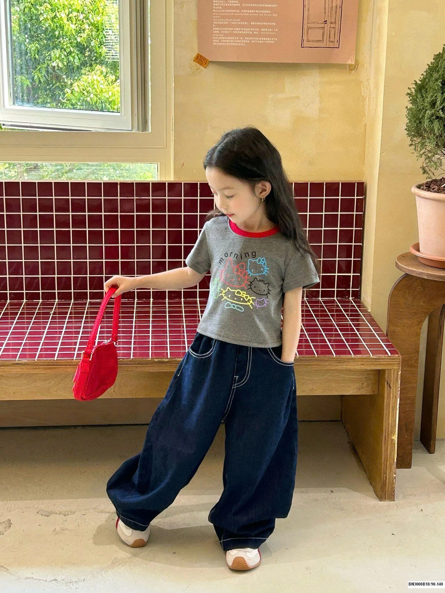 QUẦN JEAN CHỈ NỔI MIX ÁO THUN KITTY XÁM