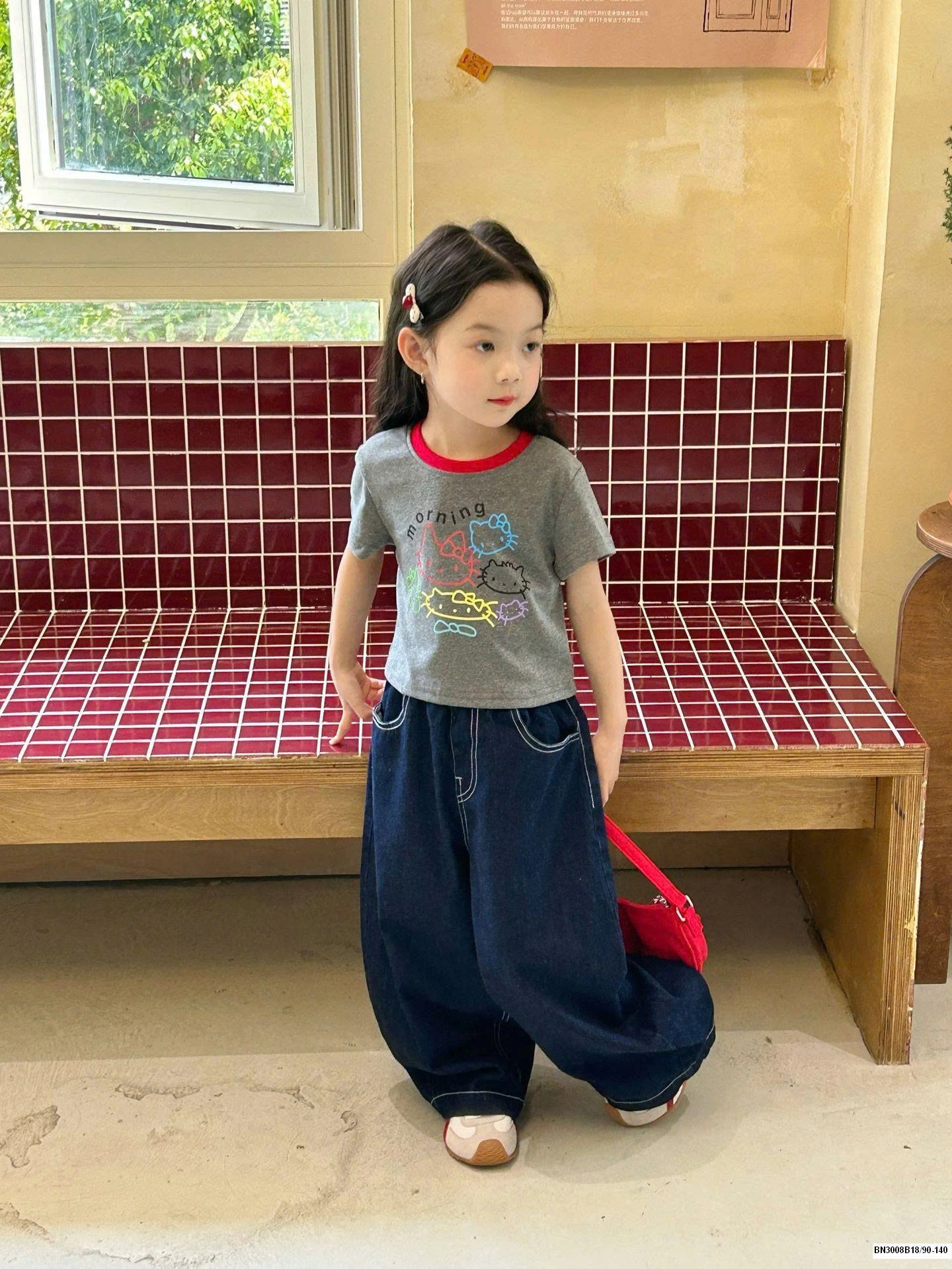 QUẦN JEAN CHỈ NỔI MIX ÁO THUN KITTY XÁM