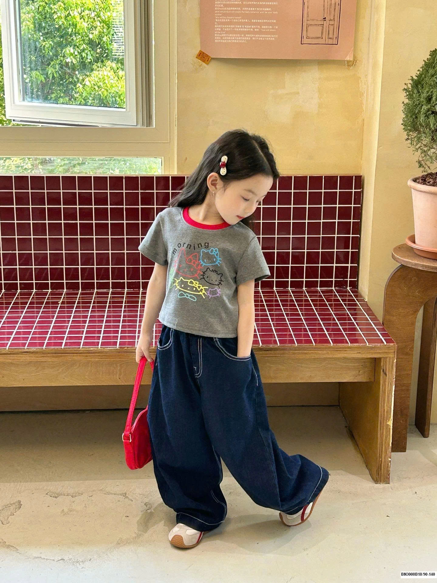 QUẦN JEAN CHỈ NỔI MIX ÁO THUN KITTY XÁM