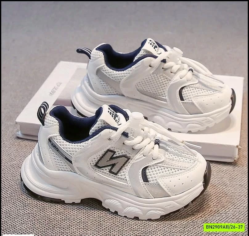 GIÀY THỂ THAO CHỮ N