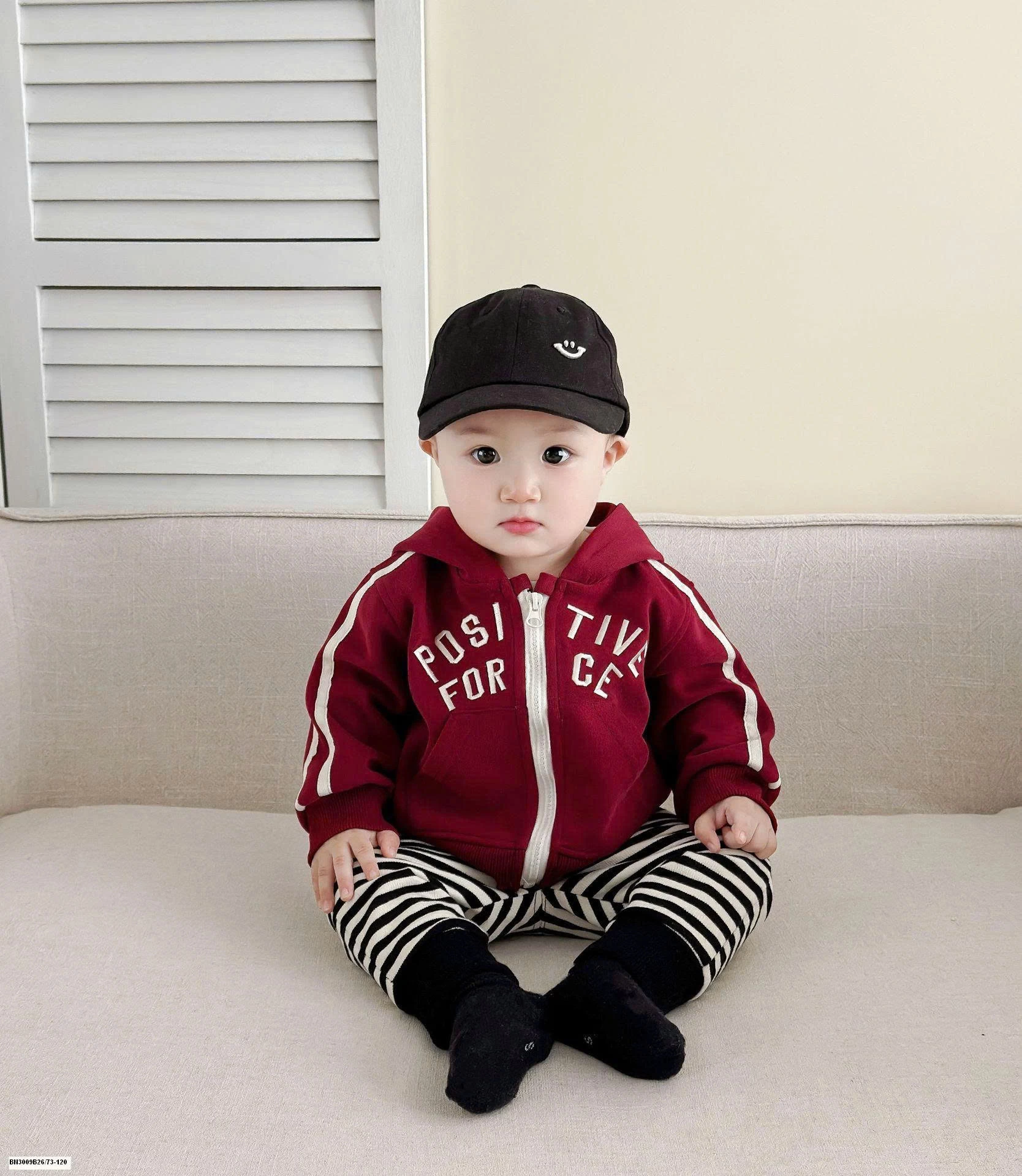 ÁO HOODIE ĐỎ CHỮ MIX QUẦN KẺ NGANG