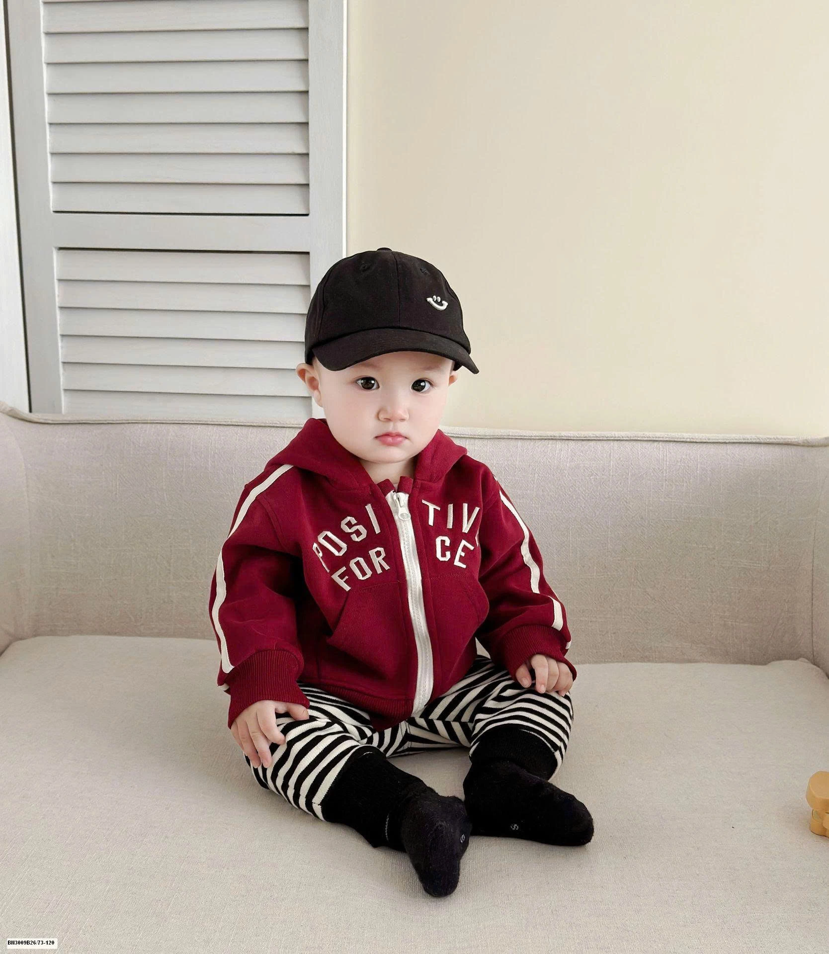 ÁO HOODIE ĐỎ CHỮ MIX QUẦN KẺ NGANG
