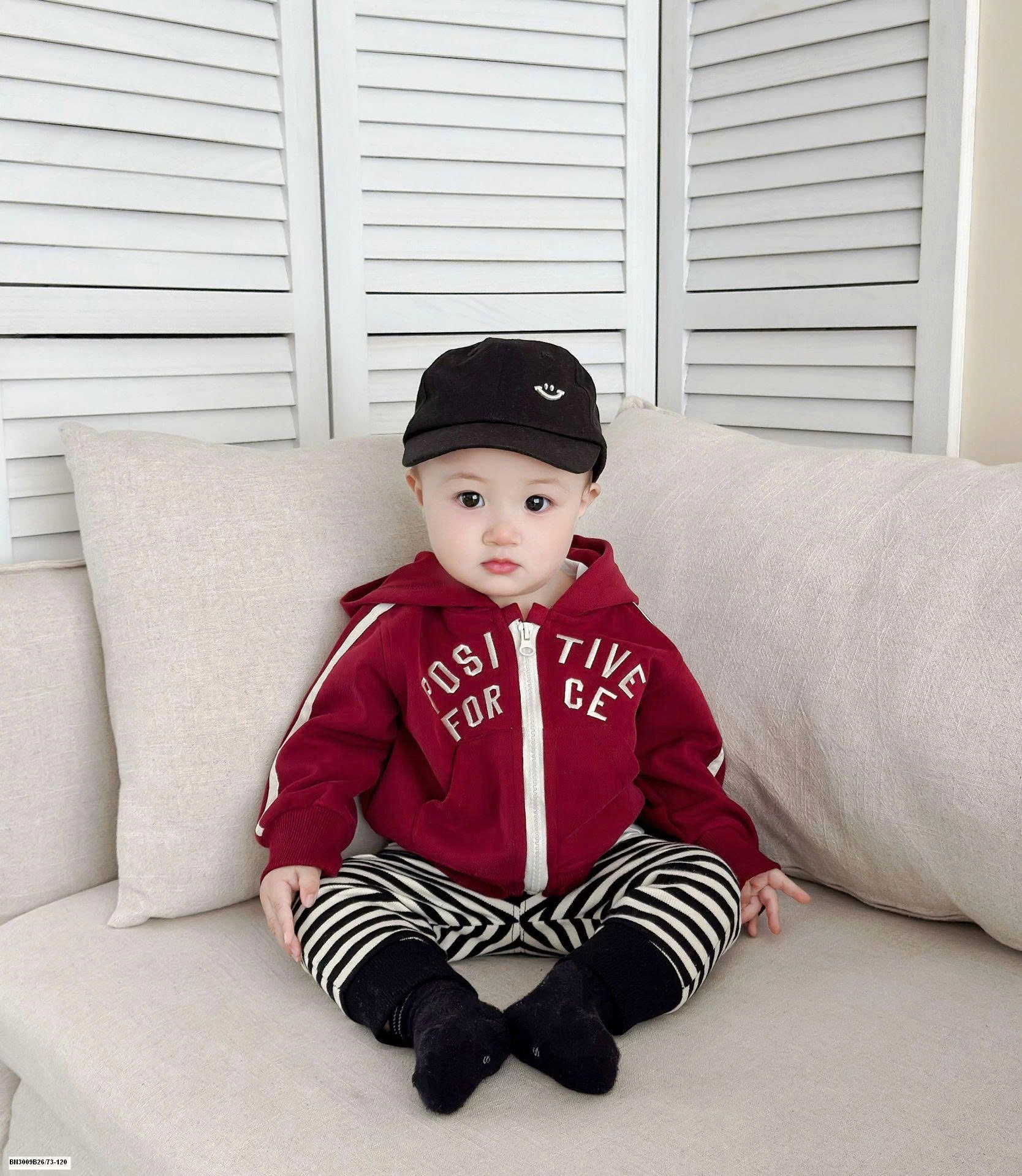 ÁO HOODIE ĐỎ CHỮ MIX QUẦN KẺ NGANG