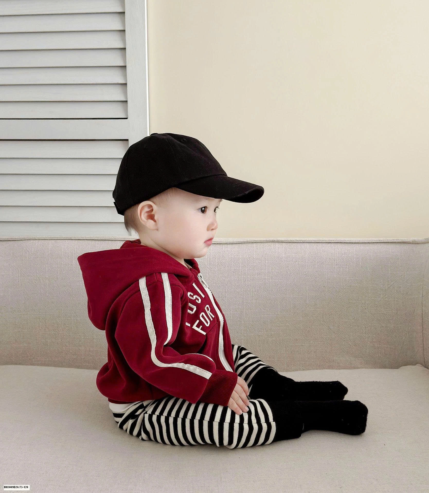 ÁO HOODIE ĐỎ CHỮ MIX QUẦN KẺ NGANG