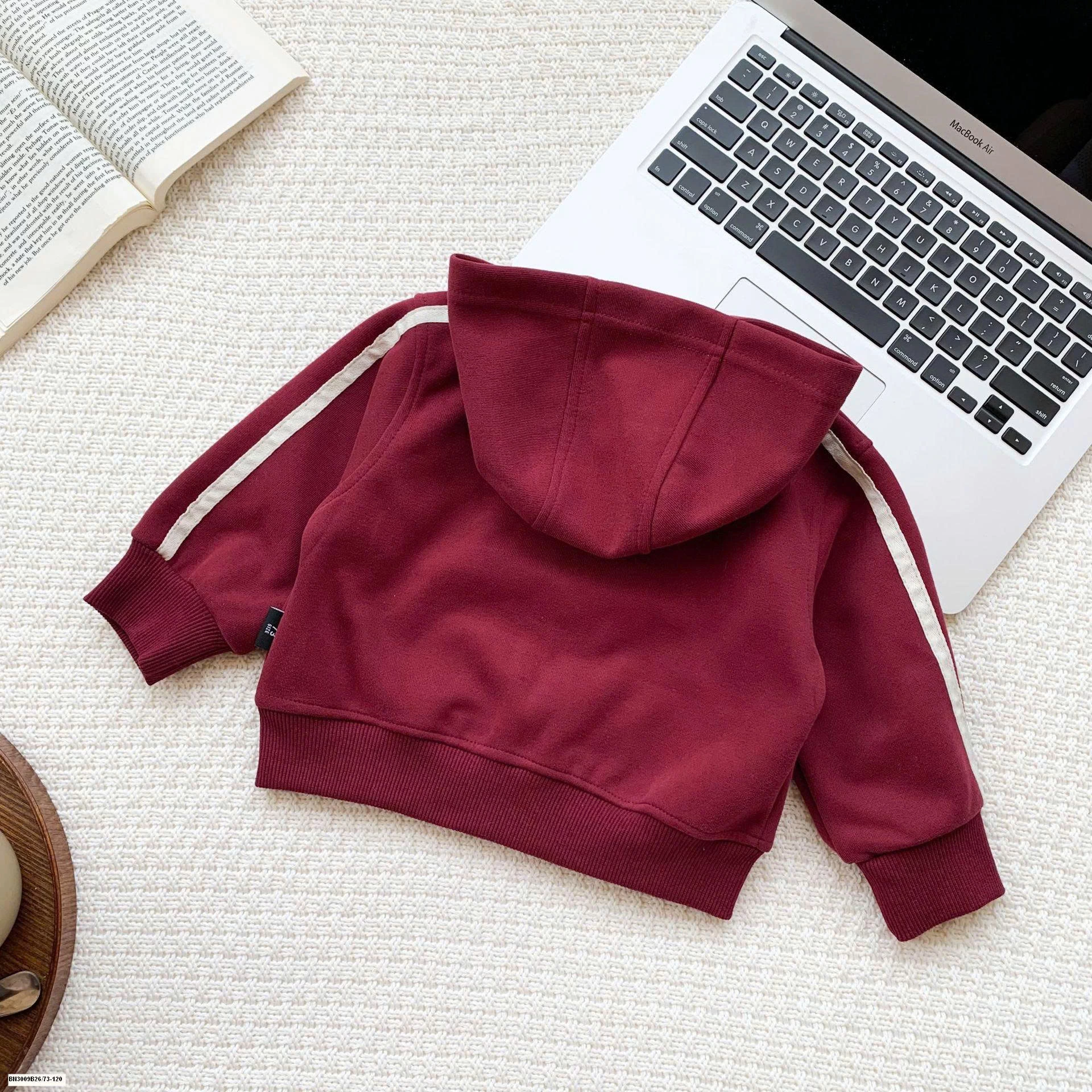 ÁO HOODIE ĐỎ CHỮ MIX QUẦN KẺ NGANG